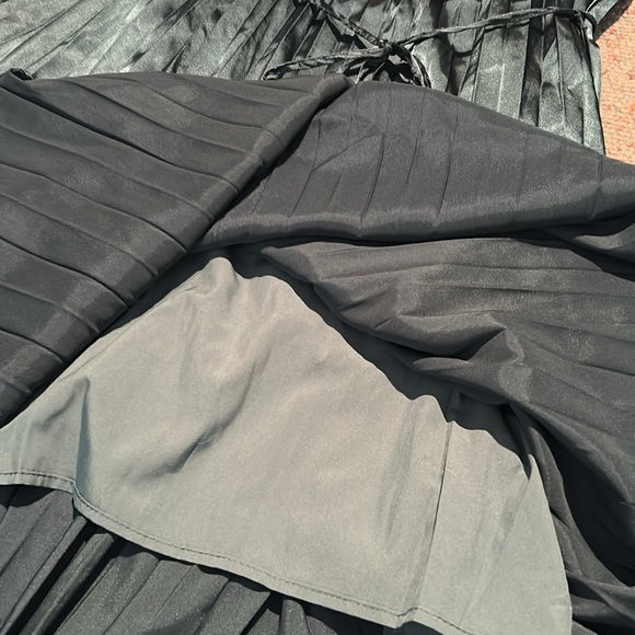 NWT Ladies Bishop + Young size Medium green pleated “Mara” Maxi Dress - Picture 8 of 15